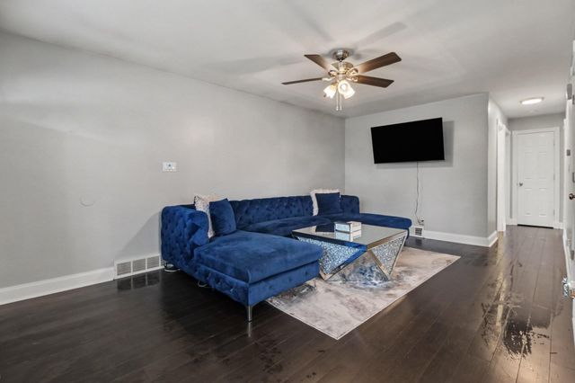 5321 Bedford Street, Dearborn Heights, MI 48125