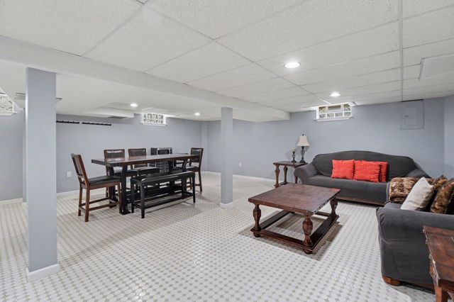 5321 Bedford Street, Dearborn Heights, MI 48125