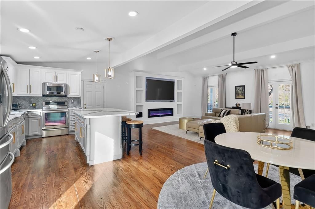 Image 10 of property listing at 2842 Briarcliff Road NE, Atlanta, GA 30329
