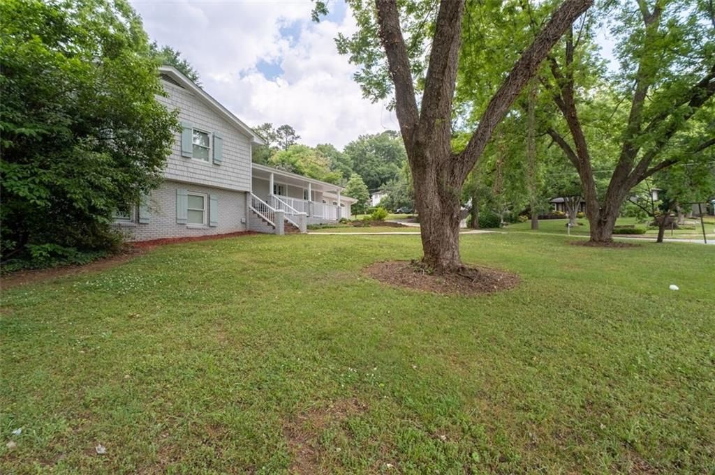 Image 14 of property listing at 2842 Briarcliff Road NE, Atlanta, GA 30329
