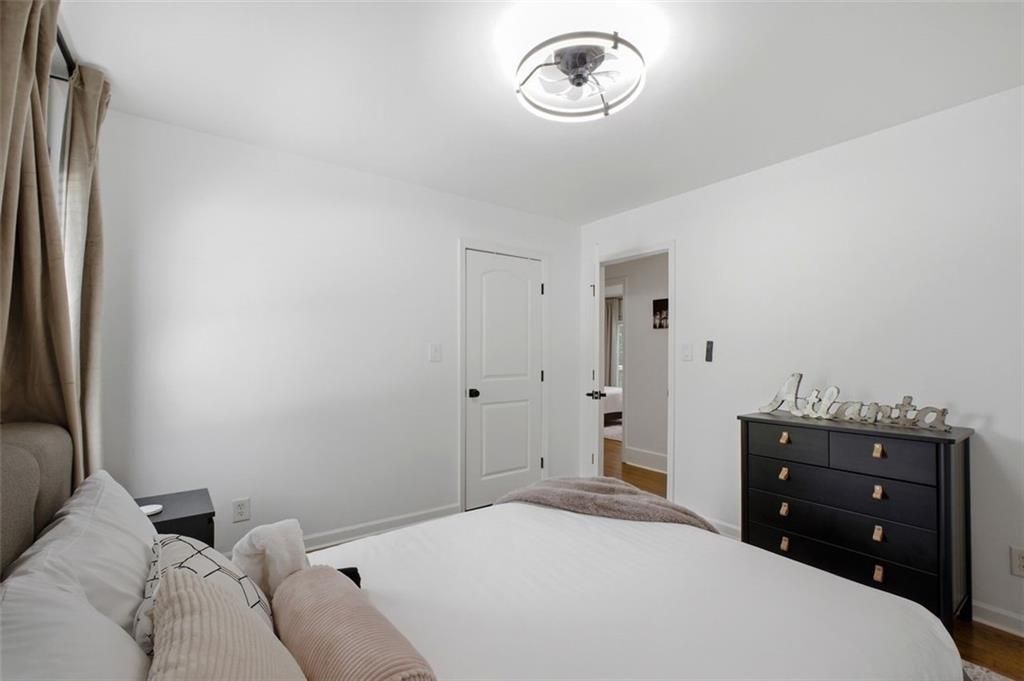 Image 16 of property listing at 2842 Briarcliff Road NE, Atlanta, GA 30329