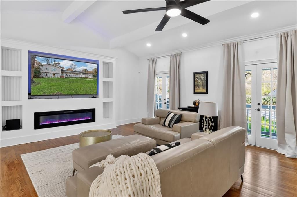 Image 4 of property listing at 2842 Briarcliff Road NE, Atlanta, GA 30329