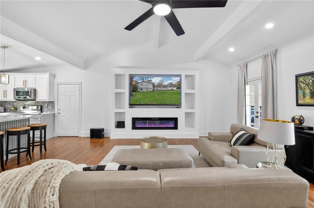 Image 5 of property listing at 2842 Briarcliff Road NE, Atlanta, GA 30329