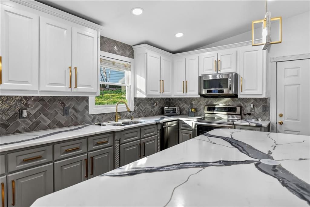 Image 6 of property listing at 2842 Briarcliff Road NE, Atlanta, GA 30329