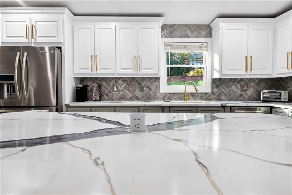 Image 9 of property listing at 2842 Briarcliff Road NE, Atlanta, GA 30329