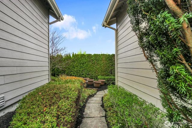 23042 NE 128th Place, Redmond, WA 98053