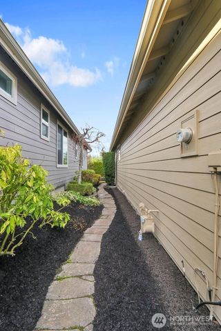 23042 NE 128th Place, Redmond, WA 98053