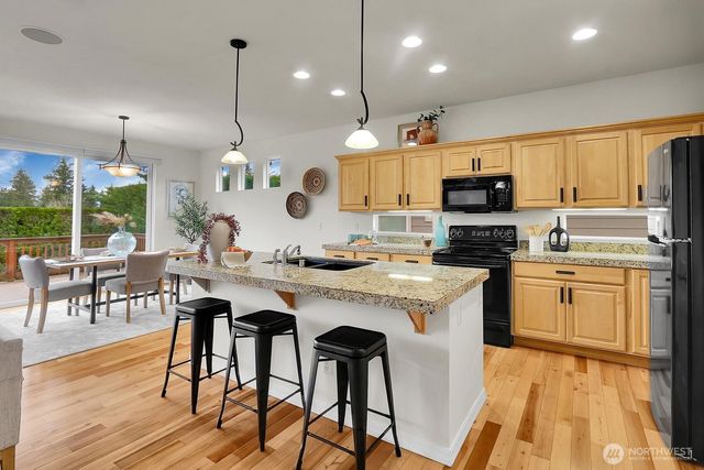 23042 NE 128th Place, Redmond, WA 98053