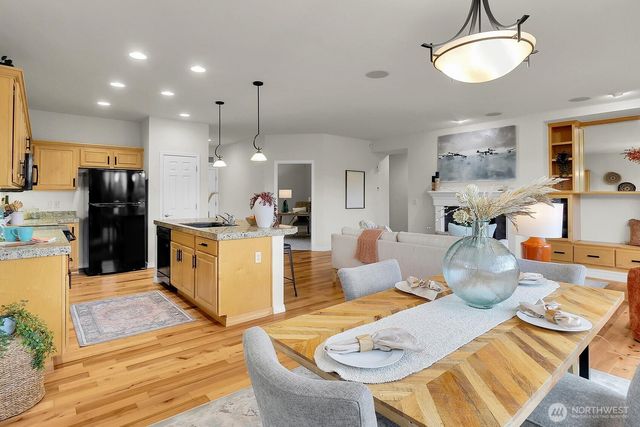 23042 NE 128th Place, Redmond, WA 98053