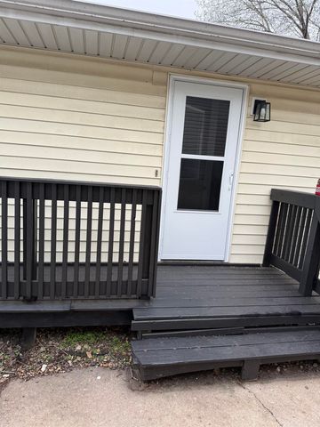 1414 Ingersoll Rd, Waterloo, IA 50701
