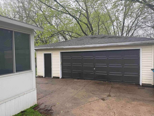 1414 Ingersoll Rd, Waterloo, IA 50701