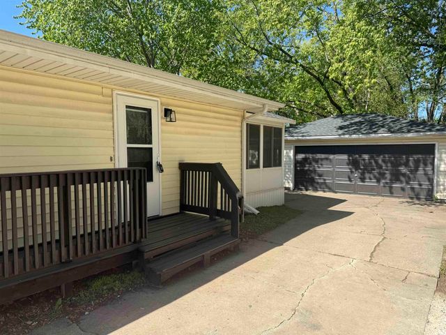 1414 Ingersoll Rd, Waterloo, IA 50701