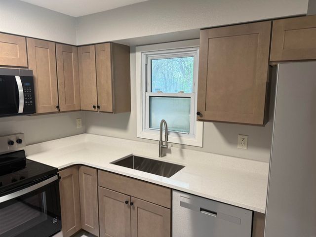 1414 Ingersoll Rd, Waterloo, IA 50701