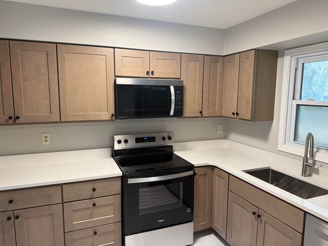 1414 Ingersoll Rd, Waterloo, IA 50701