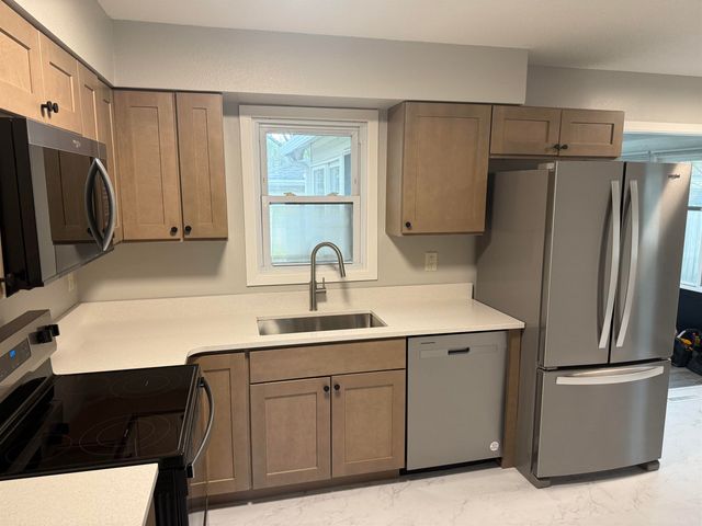 1414 Ingersoll Rd, Waterloo, IA 50701