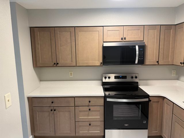 1414 Ingersoll Rd, Waterloo, IA 50701