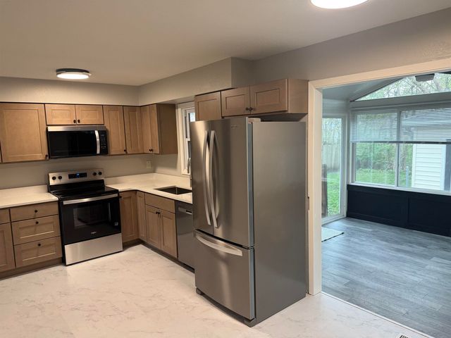 1414 Ingersoll Rd, Waterloo, IA 50701