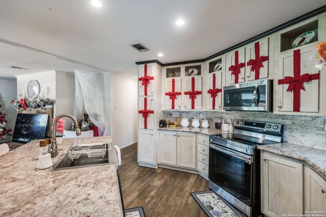 9233 Nelson Rd., San Antonio, TX 78252