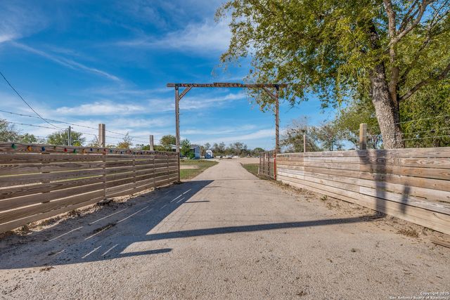 9233 Nelson Rd., San Antonio, TX 78252