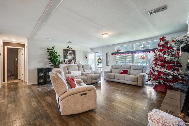 9233 Nelson Rd., San Antonio, TX 78252