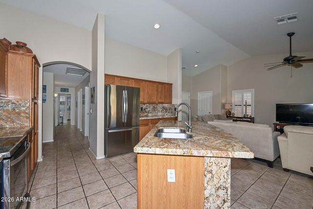 9206 W LONE CACTUS Drive, Peoria, AZ 85382