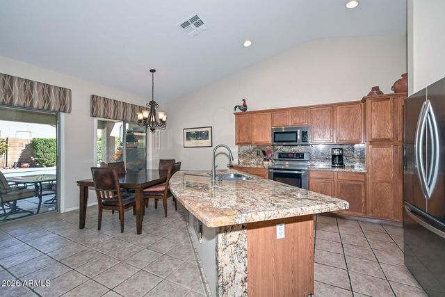 9206 W LONE CACTUS Drive, Peoria, AZ 85382