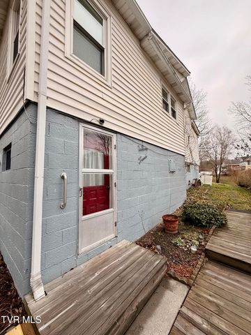 720 East Front Street, Coeburn, VA 24230