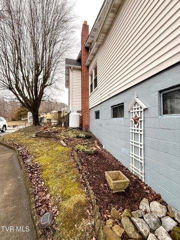 720 East Front Street, Coeburn, VA 24230