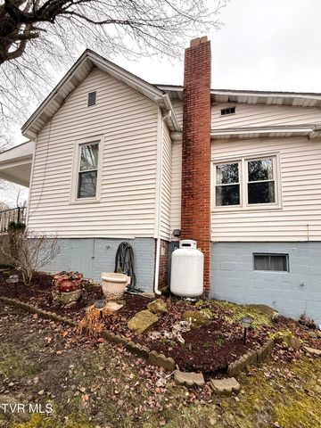 720 East Front Street, Coeburn, VA 24230