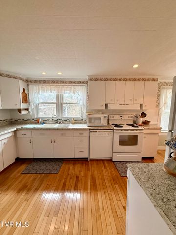 720 East Front Street, Coeburn, VA 24230