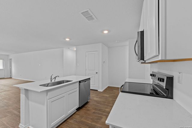 14715 Armstrong Fld, San Antonio, TX 78245