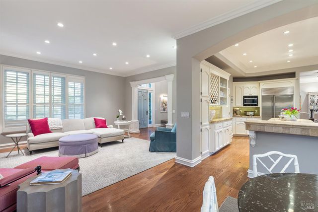 389 Saint Andrews Dr, Napa, CA 94558