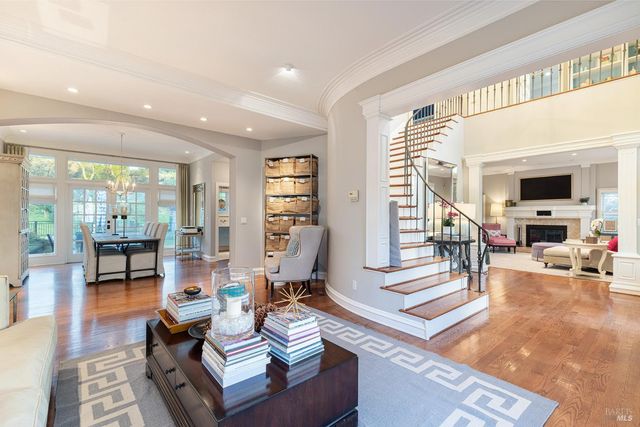 389 Saint Andrews Dr, Napa, CA 94558