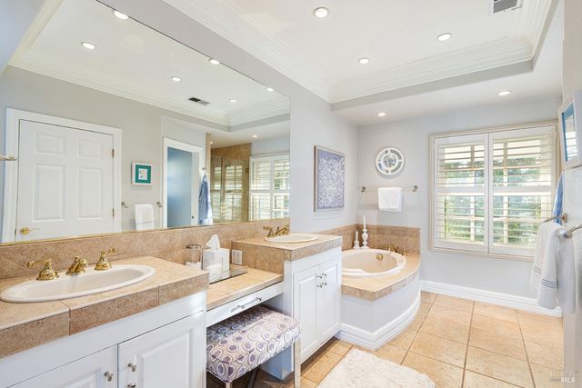 389 Saint Andrews Dr, Napa, CA 94558