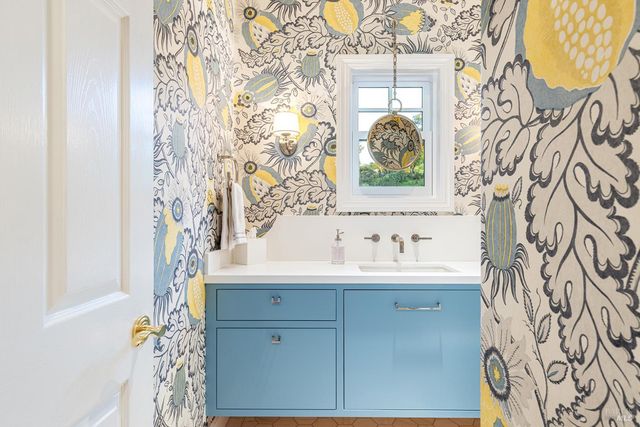 389 Saint Andrews Dr, Napa, CA 94558