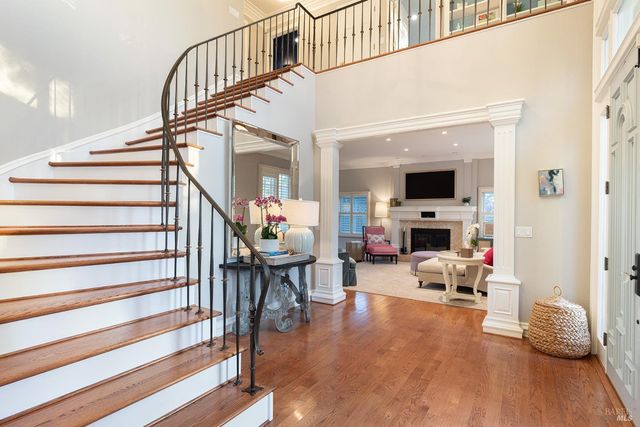 389 Saint Andrews Dr, Napa, CA 94558