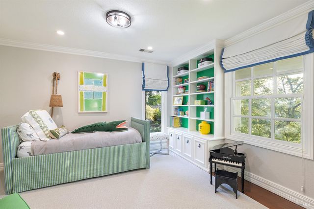 389 Saint Andrews Dr, Napa, CA 94558