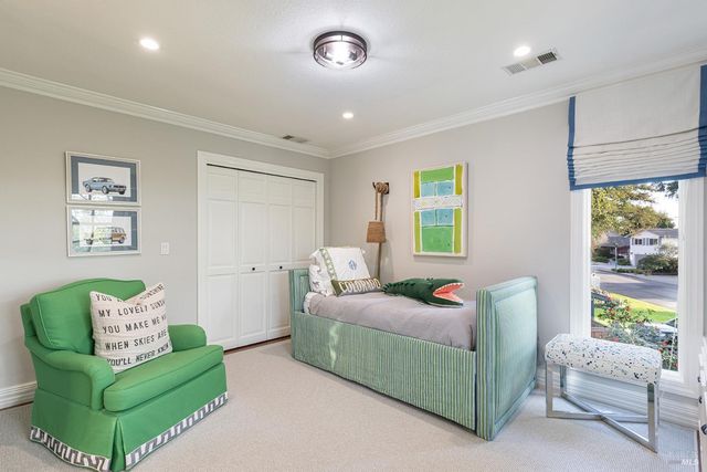 389 Saint Andrews Dr, Napa, CA 94558