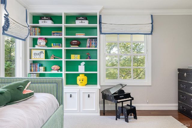 389 Saint Andrews Dr, Napa, CA 94558