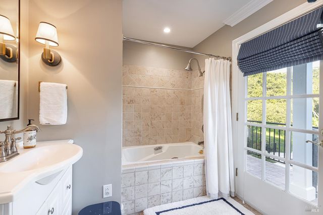 389 Saint Andrews Dr, Napa, CA 94558