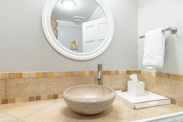 389 Saint Andrews Dr, Napa, CA 94558