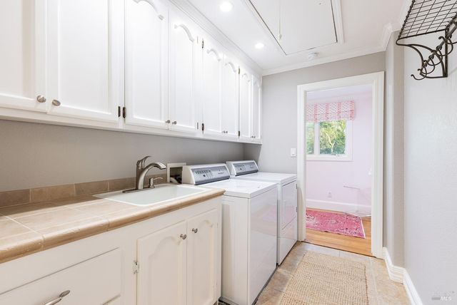 389 Saint Andrews Dr, Napa, CA 94558