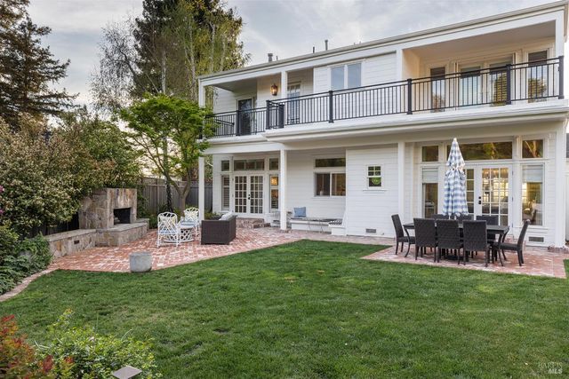 389 Saint Andrews Dr, Napa, CA 94558