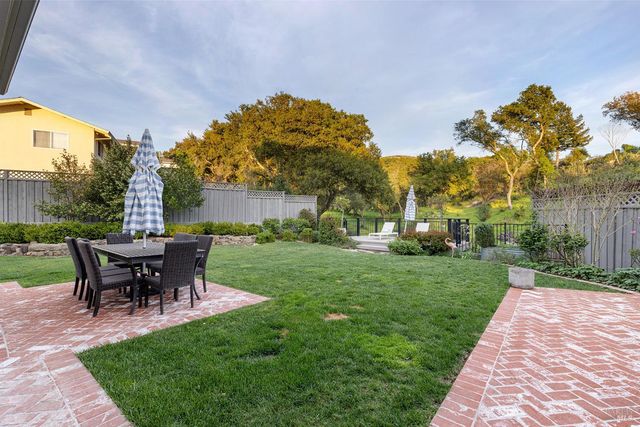 389 Saint Andrews Dr, Napa, CA 94558