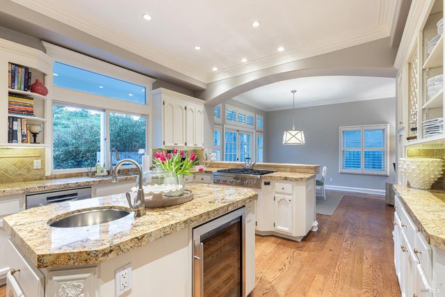 389 Saint Andrews Dr, Napa, CA 94558