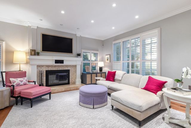 389 Saint Andrews Dr, Napa, CA 94558