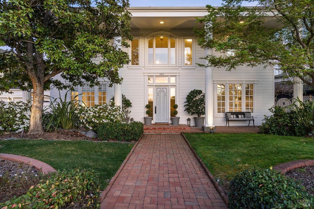 389 Saint Andrews Dr, Napa, CA 94558