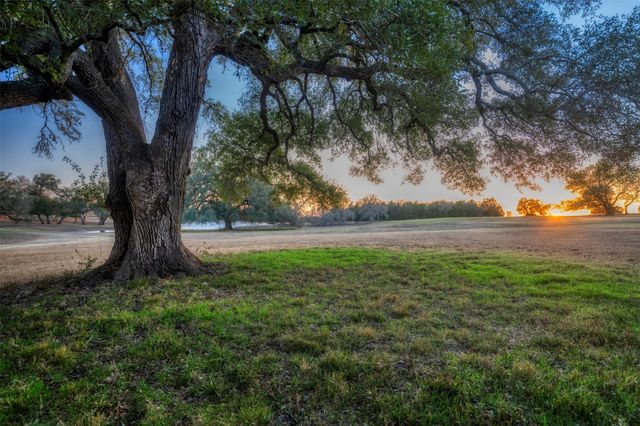 3748 Fm 1457, Round Top, TX 78954