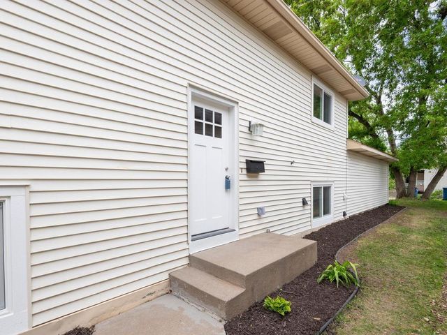 3404 Indiana Avenue N, Robbinsdale, MN 55422