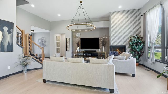 10228 Chambord Knoll, Fort Wayne, IN 46835